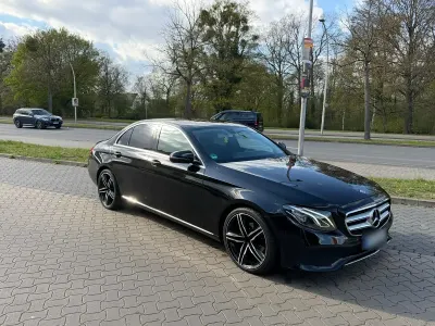 Gebraucht Mercedes E220 194 PS (142 kW) 2018 Schwarz Limousine