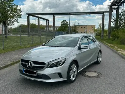 Gebraucht Mercedes A180 122 PS (89 kW) 2016 Silber Kleinwagen