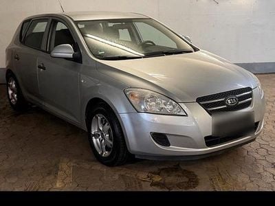 Gebraucht Kia Ceed 109 PS (80 kW) 2007 Silber Kleinwagen