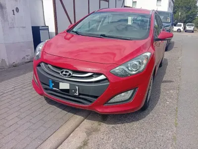 Gebraucht Hyundai i30 Style 120 PS (88 kW) 2014 Rot Kombi
