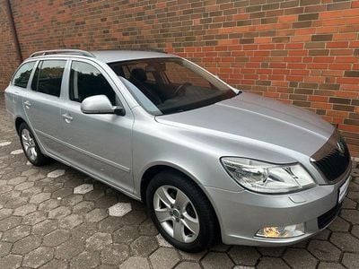Silber Gebraucht 2012 Skoda Octavia Elegance Kombi | 7.950 € (Teuer)