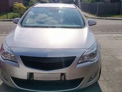 Gebraucht Opel Astra Design Edition 160 PS (117 kW) 2011 Silber Kombi