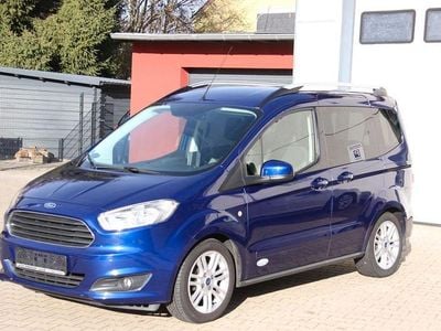 Gebraucht Ford Tourneo Courier Titanium 101 PS (74 kW) 2016 Blau Van / Kleinbus