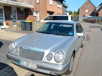 Gebraucht Mercedes E240 Elegance 170 PS (125 kW) 1999 Silber Limousine