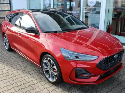 Neu Ford Focus ST-Line X 155 PS (114 kW) 2025 Fantastic red metallic Kombi