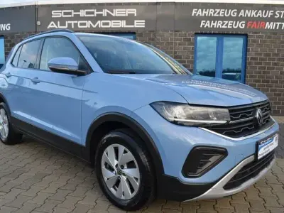 Gebraucht VW T-Cross Life 116 PS (85 kW) 2024 Blau (clear blue metallic) SUV