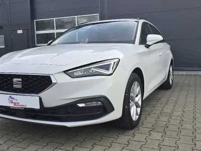 Używany Seat Leon Style 150 KM (110 kW) 2023 Biały Sedan/Limuzyna