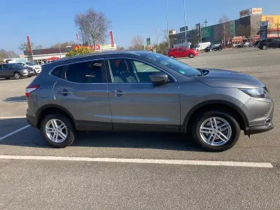 Gebraucht Nissan Qashqai N-Connecta 163 PS (119 kW) 2016 Grau SUV