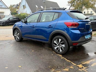 Nouă Dacia Sandero Expression 101 CP (74 kW) 2025 Albastru Hatchback