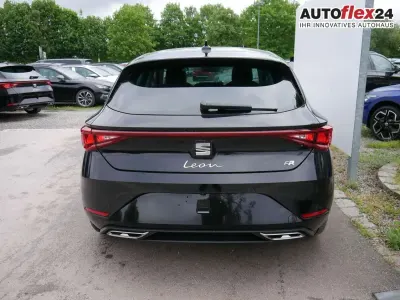 Neu Seat Leon FR 150 PS (110 kW) 2026 Midnight schwarz meta... Limousine