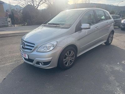Gebraucht Mercedes B180 109 PS (80 kW) 2011 Silber Van / Kleinbus
