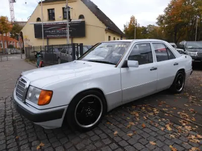 Gebraucht Mercedes 200 118 PS (86 kW) 1990 Weiß Limousine
