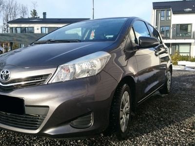 Gebraucht Toyota Yaris Life 99 PS (72 kW) 2012 Grau metallic Kleinwagen