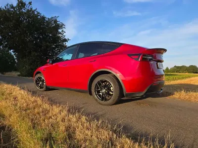 Gebraucht Tesla Model Y Long Range RWD 378 kW (514 PS) 2022 Rot SUV