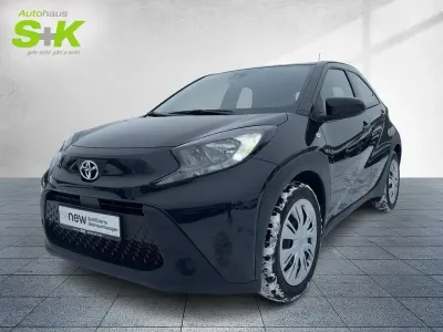 Gebraucht Toyota Aygo X Play 72 PS (52 kW) 2024 Black mica metallic (schwarz) SUV