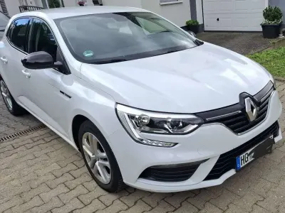 Gebraucht Renault Mégane IV LIMITED 140 PS (102 kW) 2020 Weiß Kleinwagen