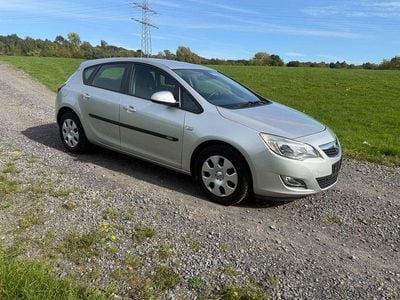 Silber Gebraucht 2011 Opel Astra Edition Limousine | 4.950 € (Guter Preis)