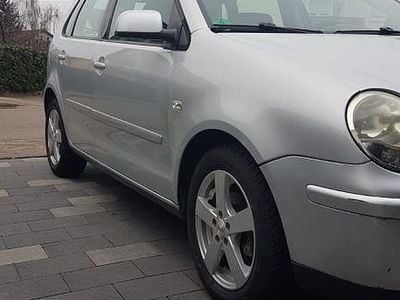 Second-hand VW Polo Basis 75 CP (55 kW) 2003 Argintiu Berlinǎ