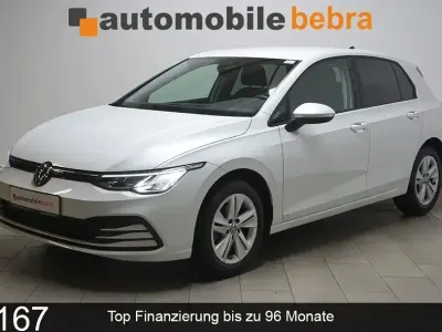 Gebraucht VW Golf VIII Life 150 PS (110 kW) 2023 Oryxweiã Limousine