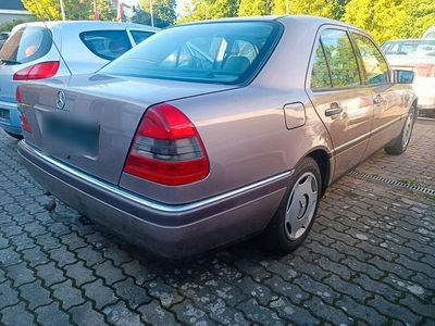 Gebraucht Mercedes C250 Elegance 113 PS (83 kW) 1993 Gold Limousine