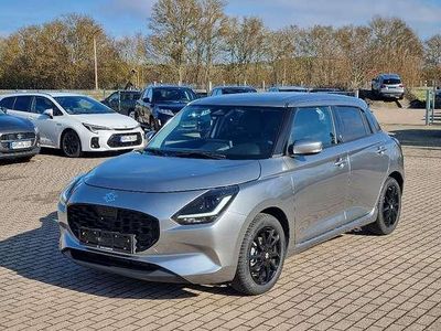 Gebraucht Suzuki Swift Comfort+ 83 PS (61 kW) 2024 Premium silver metallic Kleinwagen