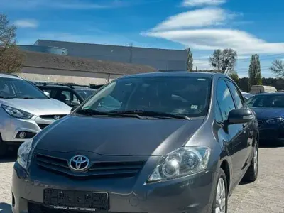 Usata Toyota Auris Club 132 CV (97 kW) 2010 Grigio Utilitaria