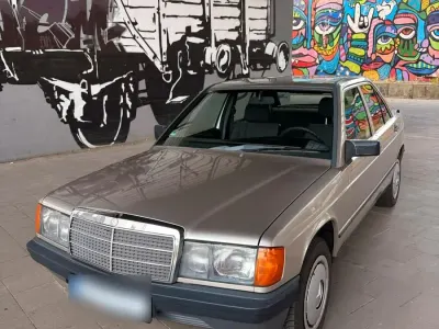 Gebraucht Mercedes 190 132 PS (97 kW) 1988 Beige Limousine