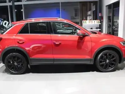 Gebraucht VW T-Roc Move 110 PS (80 kW) 2023 Rot SUV