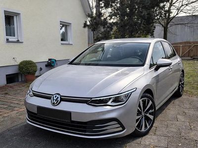 Silber Gebraucht 2024 VW Golf Limousine | 20.900 €