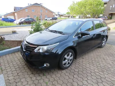 Gebraucht Toyota Avensis T2 147 PS (108 kW) 2013 Schwarz Kombi