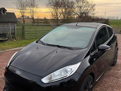 Schwarz Gebraucht 2016 Ford Fiesta ST-Line Limousine | 9.500 € (Teuer)