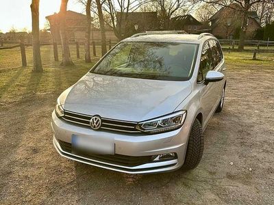 Gebraucht VW Touran 150 PS (110 kW) 2016 Silber Van / Kleinbus