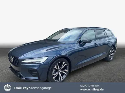 Gebraucht Volvo V60 Plus 197 PS (144 kW) 2025 Denim blaumetallic Kombi