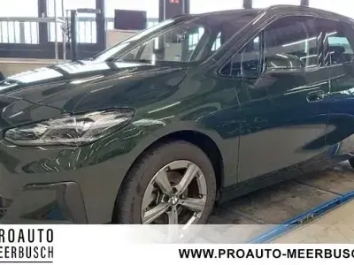 Używany BMW 218 Active Tourer Performance 150 KM (110 kW) 2025 Zielony Minivan