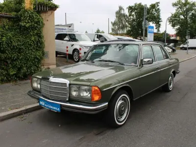 Gebraucht Mercedes 280 185 PS (136 kW) 1977 Grün Limousine