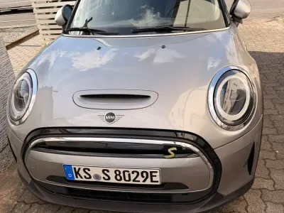 Usata Mini Cooper SE 135 kW (184 CV) 2023 Grigio Utilitaria