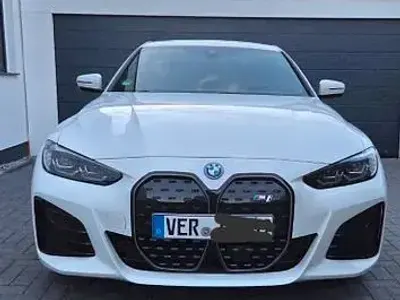Używany BMW i4 M Sport 210 kW (286 KM) 2023 Biały Sedan/Limuzyna