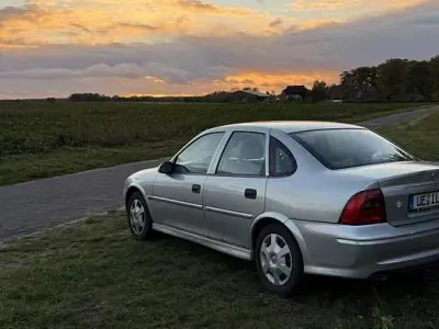 Second-hand Opel Vectra 101 CP (74 kW) 2000 Berlinǎ