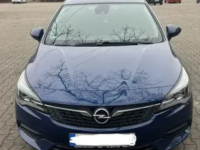 Używany Opel Astra Business 131 KM (96 kW) 2019 Niebieski Sedan/Limuzyna
