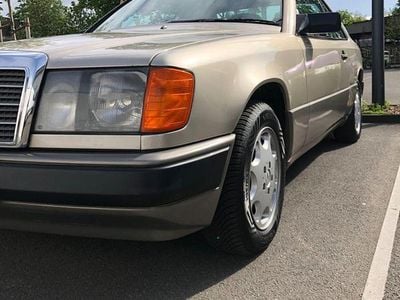 Gebraucht Mercedes 230 132 PS (97 kW) 1988 Gold Coupé