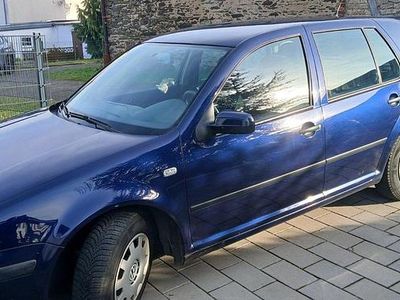 Blau Gebraucht 2002 VW Golf IV Kleinwagen | 2.650 € (Fairer Preis)