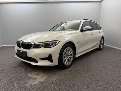 Gebraucht BMW 330e Advantage 190 PS (139 kW) 2022 Weiß Kombi