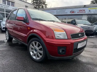 Gebraucht Ford Fusion 80 PS (58 kW) 2009 Rot Kleinwagen
