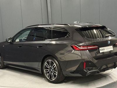 Gebraucht BMW 520 M Sport 197 PS (144 kW) 2024 Sophistograu brillanteffekt Kombi