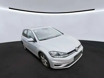 Używany VW Golf VIII Comfortline 150 KM (110 kW) 2020 Srebrny Sedan/Limuzyna