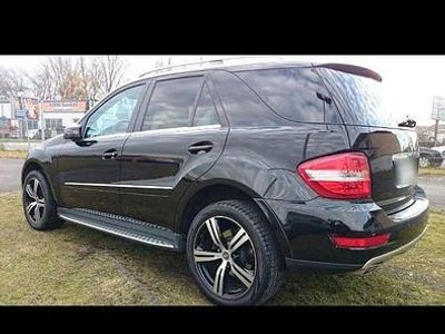 Gebraucht Mercedes ML350 231 PS (169 kW) 2010 Schwarz SUV
