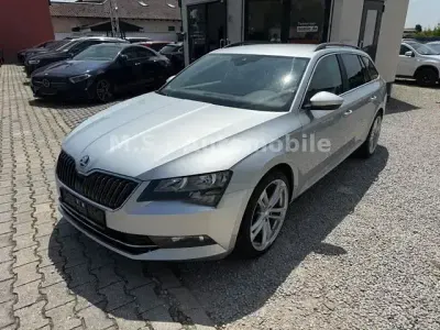 Gebraucht Skoda Superb Ambition 150 PS (110 kW) 2016 Brilliantsilber metallic Kombi