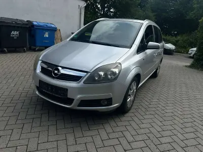 Gebraucht Opel Zafira Edition 120 PS (88 kW) 2007 Starsilber iii m2 Van / Kleinbus