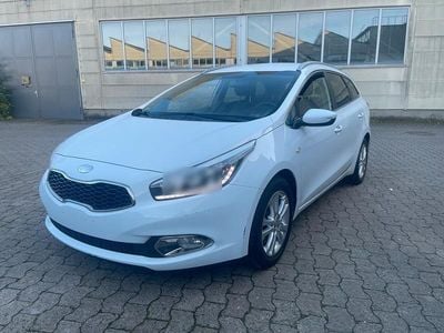 Weiß Gebraucht 2013 Kia Ceed Sportswagon Kombi | 5.299 € (Guter Preis)