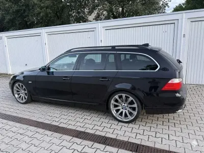 Gebraucht BMW 525 197 PS (144 kW) 2008 Schwarz Kombi